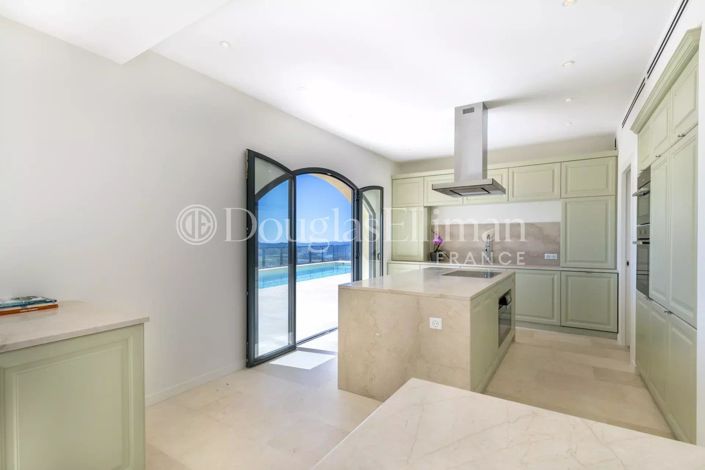 Image No.14-10 Bed House for sale