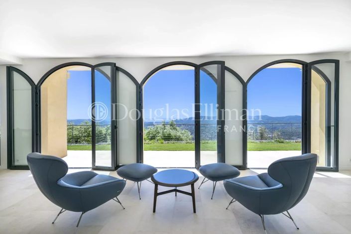 Image No.7-10 Bed House for sale