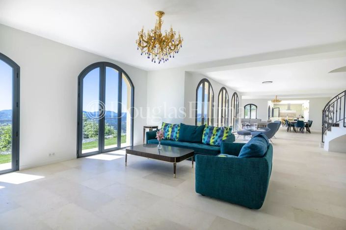 Image No.8-10 Bed House for sale