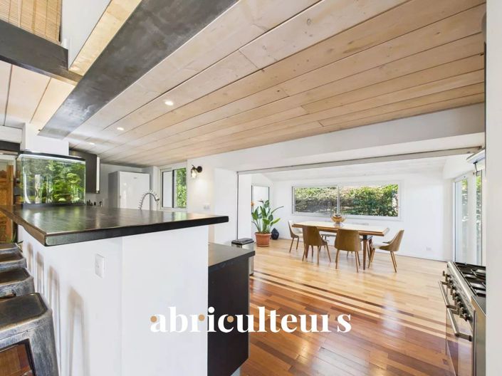 Image No.4-8 Bed House for sale