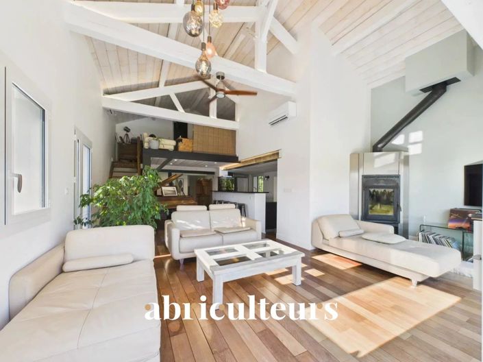 Image No.6-8 Bed House for sale