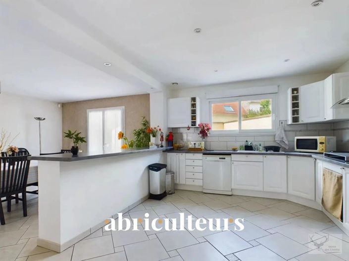 Image No.3-4 Bed House for sale