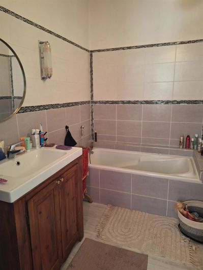 Image No.11-6 Bed House for sale