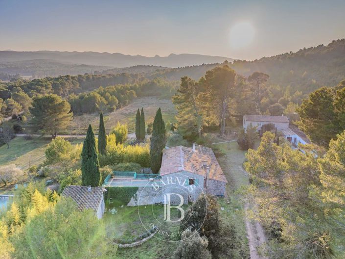 Image No.10-3 Bed House for sale