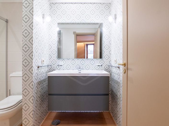 Image No.18-2 Bed House for sale