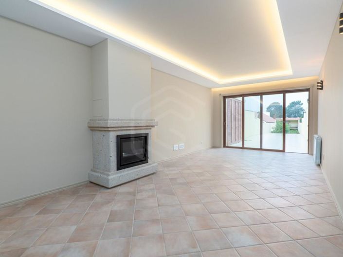 Image No.2-2 Bed House for sale