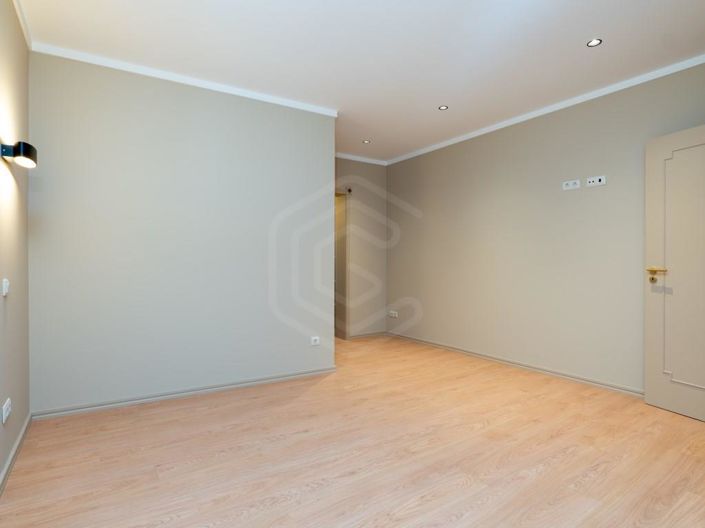 Image No.25-2 Bed House for sale