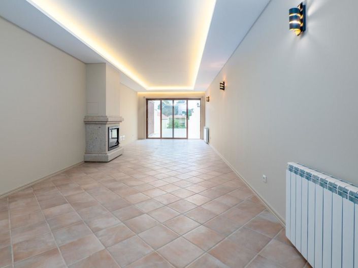 Image No.4-2 Bed House for sale