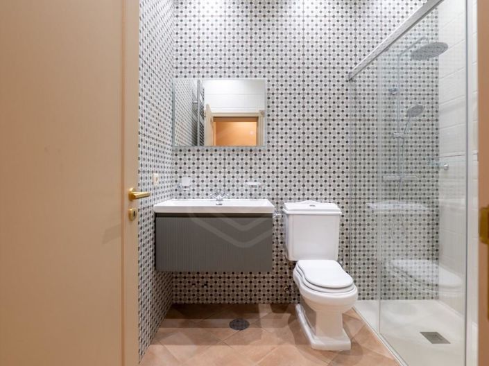 Image No.8-2 Bed House for sale