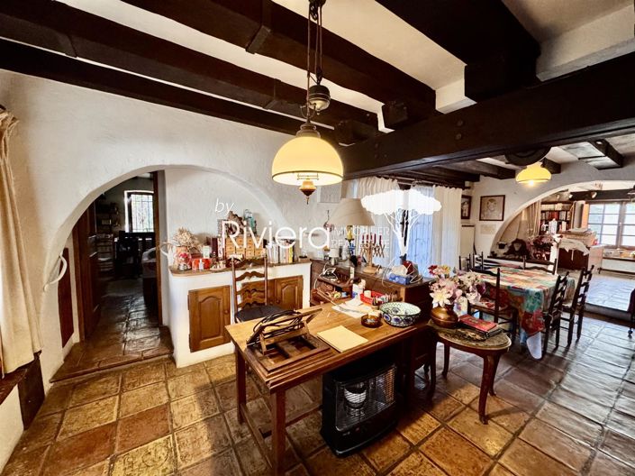 Image No.6-6 Bed House for sale