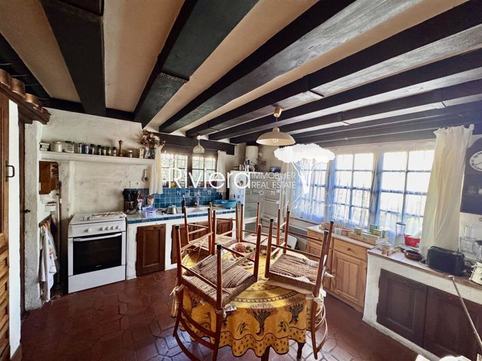 Image No.8-6 Bed House for sale