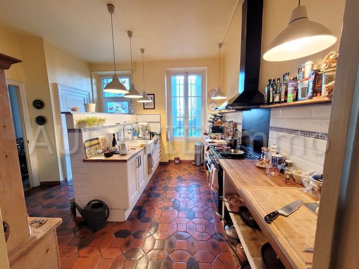 Image No.11-6 Bed House for sale