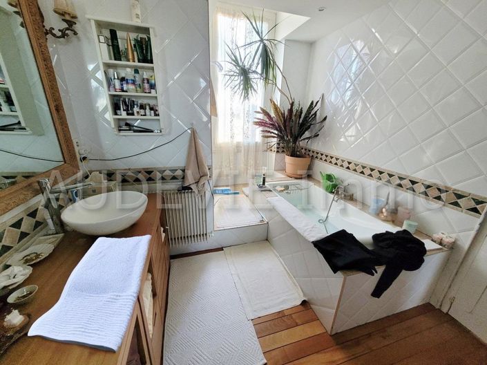 Image No.16-6 Bed House for sale