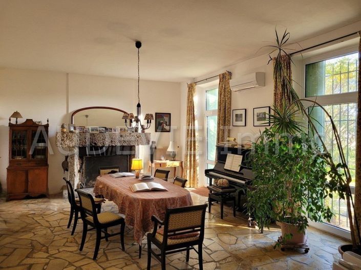 Image No.6-6 Bed House for sale