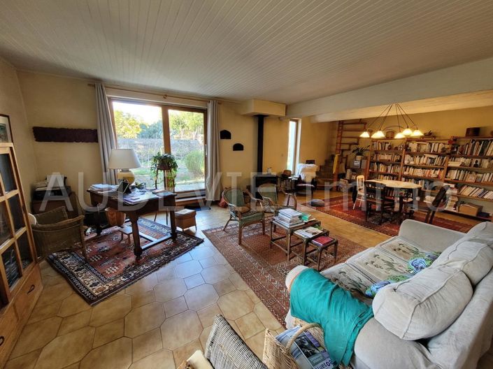 Image No.10-5 Bed House for sale