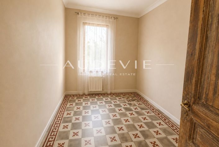 Image No.10-5 Bed House for sale