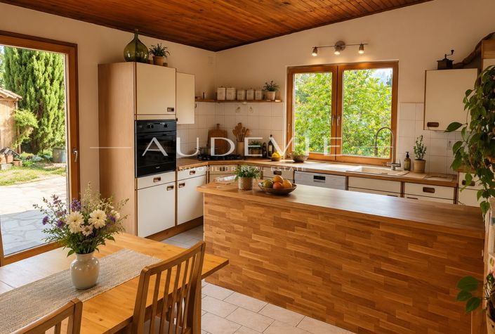 Image No.17-5 Bed House for sale