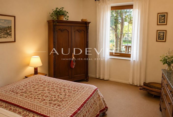 Image No.18-5 Bed House for sale