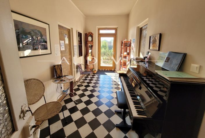 Image No.5-5 Bed House for sale