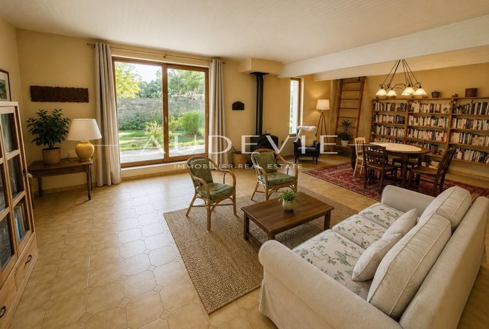 Image No.9-5 Bed House for sale