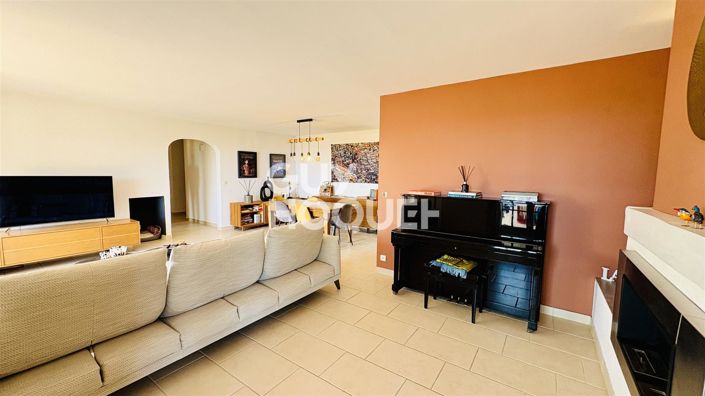 Image No.11-5 Bed House for sale