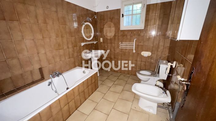 Image No.17-5 Bed House for sale