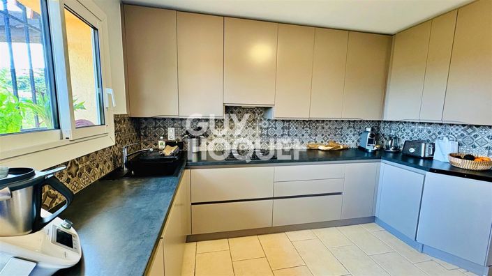 Image No.6-5 Bed House for sale