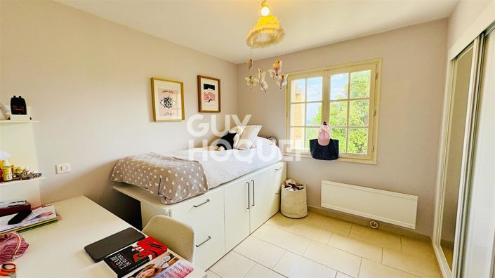 Image No.7-5 Bed House for sale