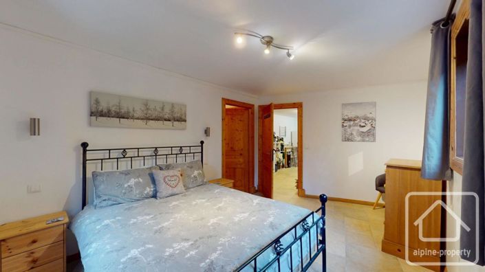 Image No.15-4 Bed Property for sale