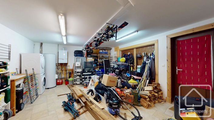 Image No.20-4 Bed Property for sale