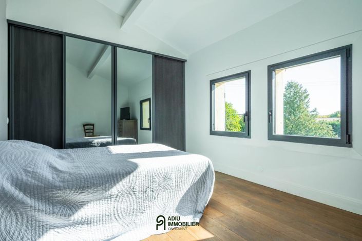 Image No.9-6 Bed House for sale