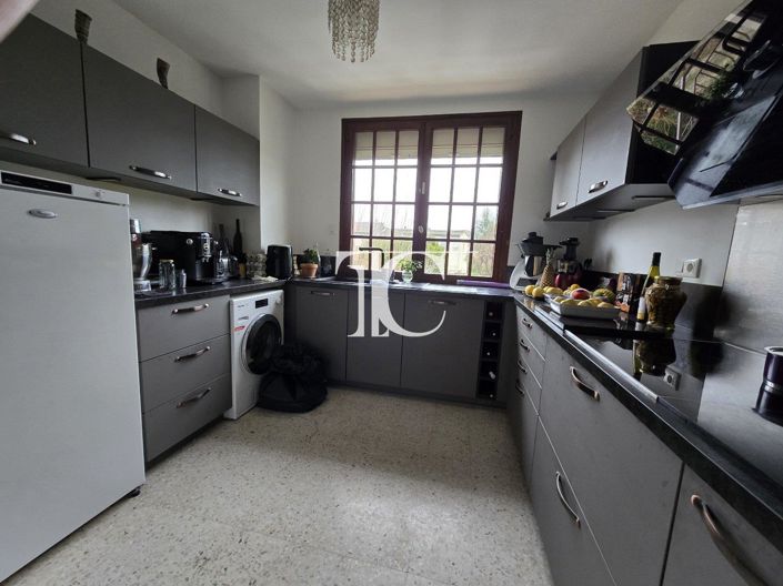 Image No.10-3 Bed House for sale