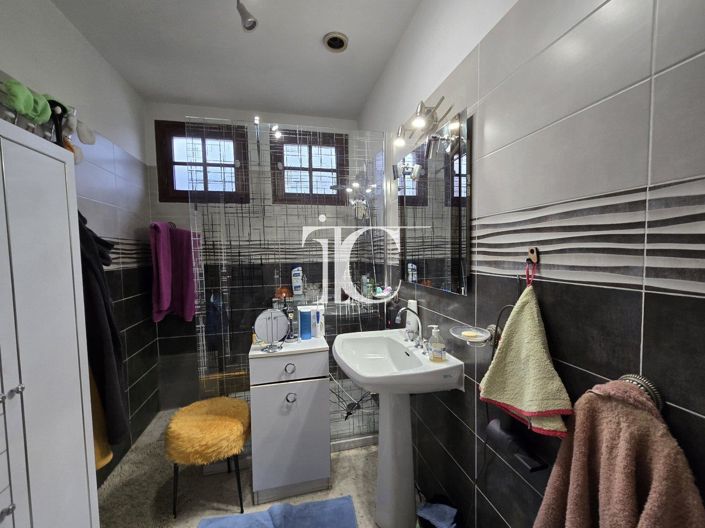 Image No.16-3 Bed House for sale