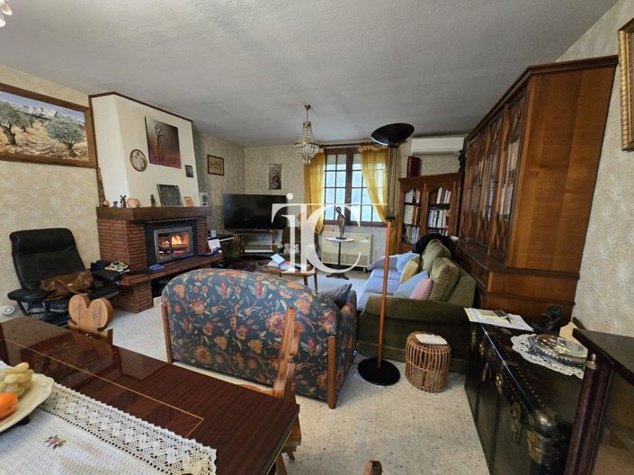 Image No.9-3 Bed House for sale