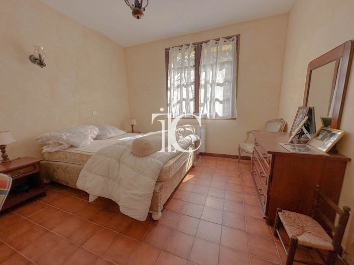 Image No.10-4 Bed House for sale