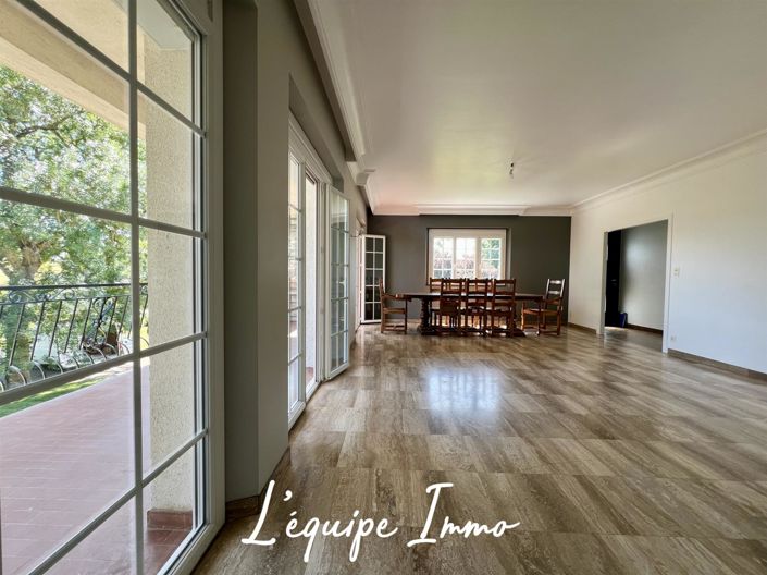 Image No.2-4 Bed House for sale