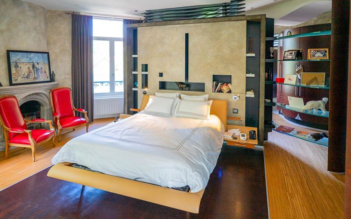 Image No.10-7 Bed Property for sale