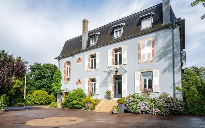 Image No.16-7 Bed Property for sale