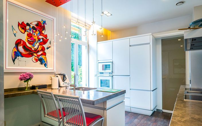 Image No.8-7 Bed Property for sale