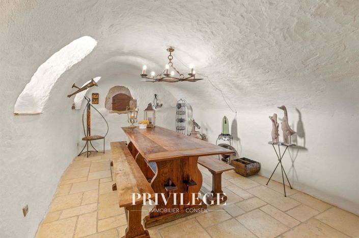 Image No.20-10 Bed House for sale