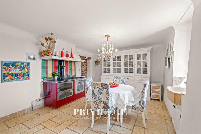 Image No.21-10 Bed House for sale