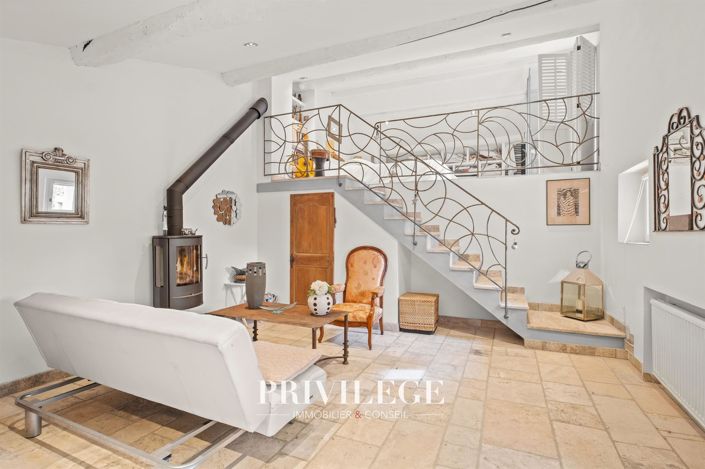 Image No.31-10 Bed House for sale