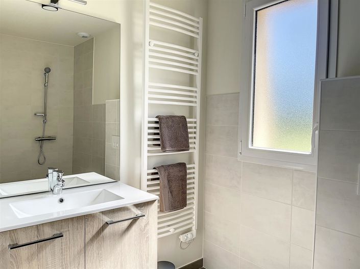 Image No.11-3 Bed House for sale