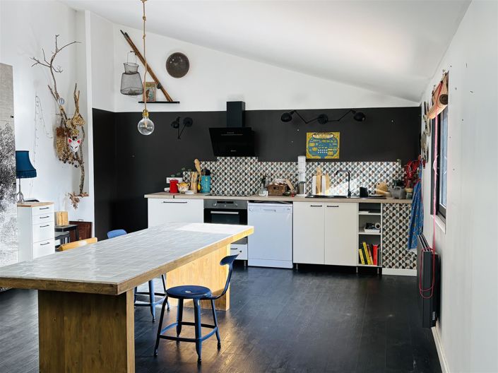 Image No.19-9 Bed House for sale