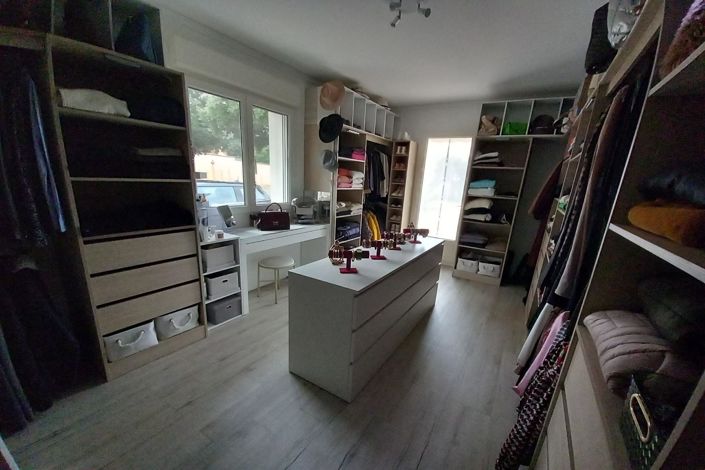 Image No.10-3 Bed House for sale