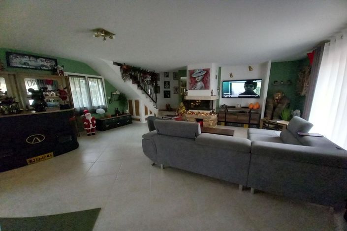 Image No.8-3 Bed House for sale