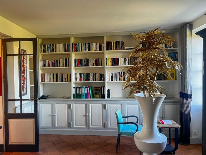 Image No.10-7 Bed House for sale