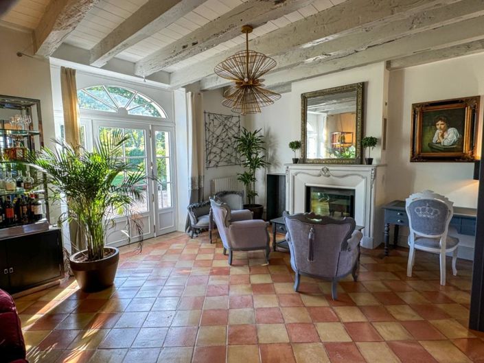 Image No.7-7 Bed House for sale