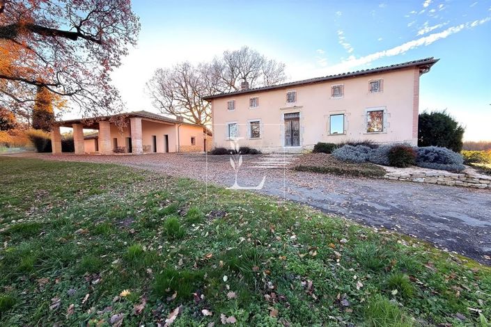 Image No.12-6 Bed Property for sale
