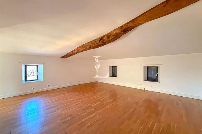 Image No.16-6 Bed Property for sale